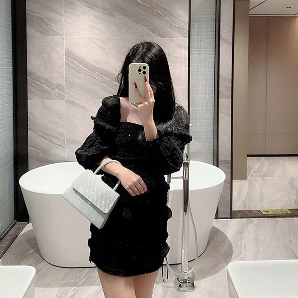Elegant Gold Silk Evening Clutch: Women's Fashion Banquet Purse with Chain Shoulder Strap